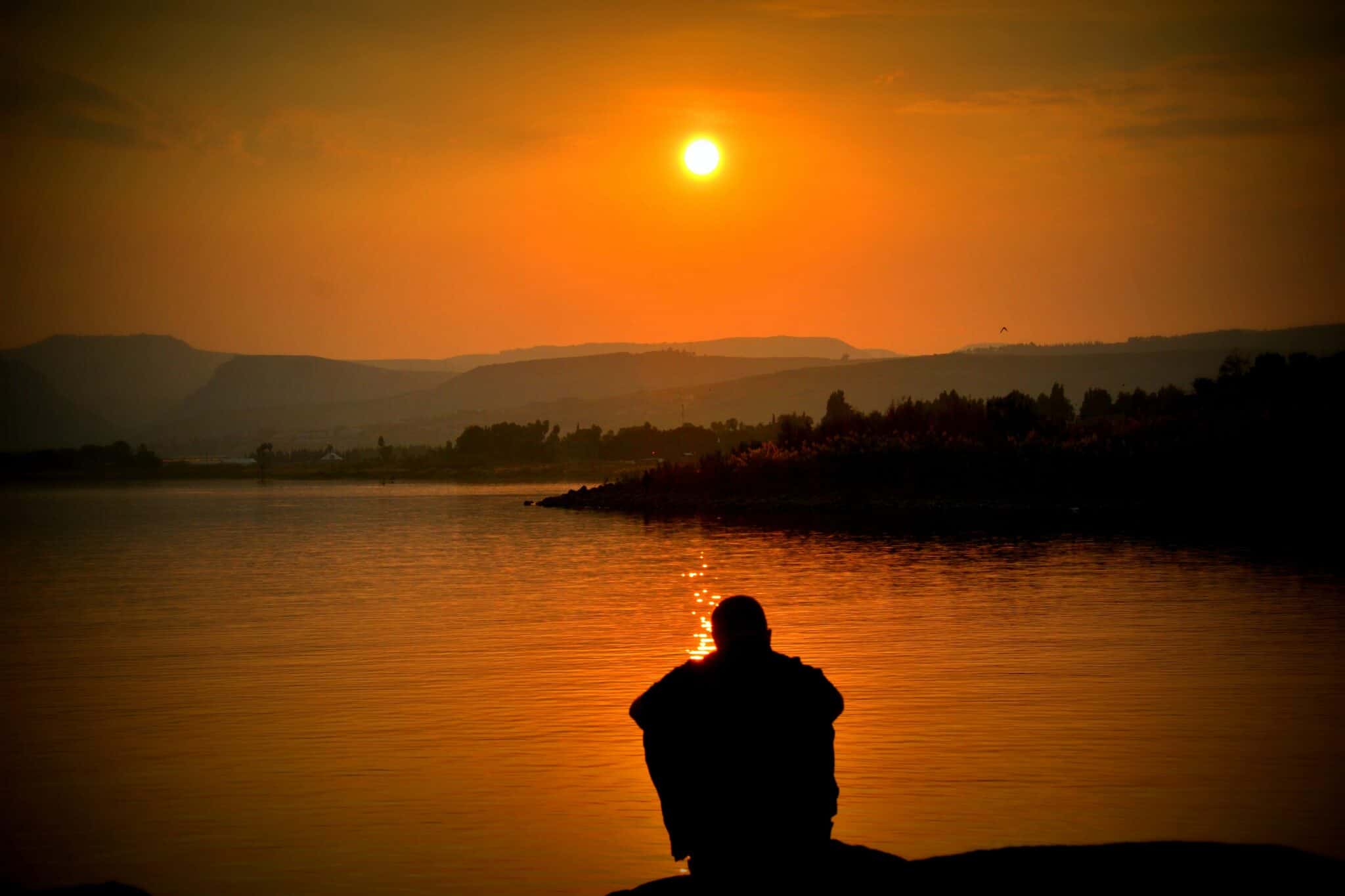 loneliness-evaluate-if-being-with-just-yourself-is-a-chronic-problem